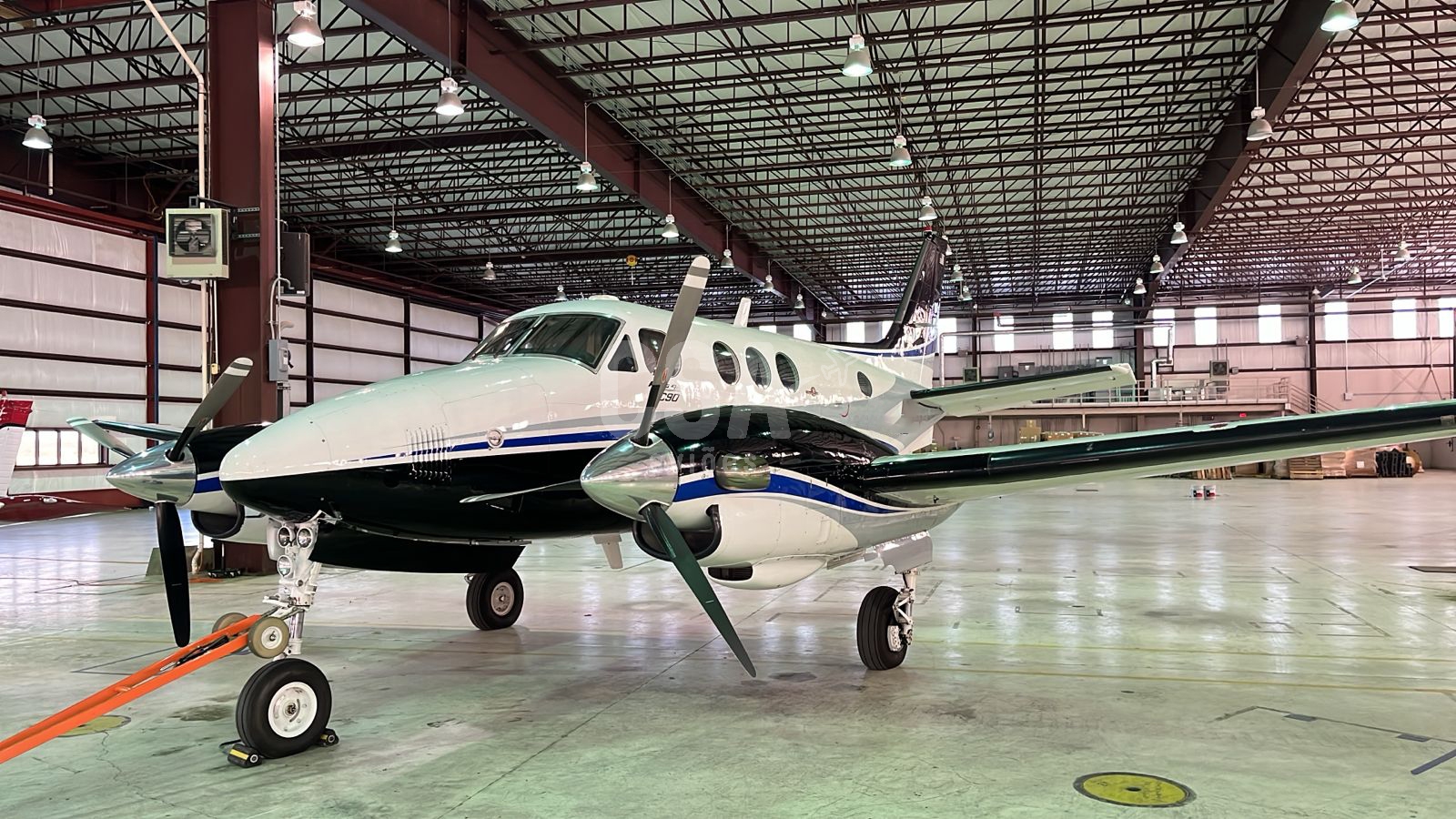 Veja o produto: KING AIR C90